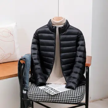 Женское Зимнее легкое и тонкое пуховое хлопчатобумажное пальто 2023 года, Корейская версия, Свободная Короткая куртка Большого размера со стоячим воротником, Теплый внутренний бак